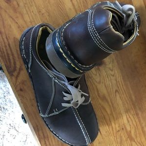 Men’s Brown Dr Martens Air Wave shoe